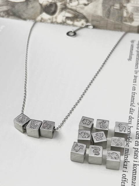CHAPTER20: "Trio Charms" Necklace